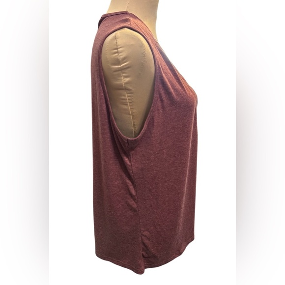 Agnes Urban Women’s XL Tank Top Burgundy V-neck Sleeveless Soft Stretch Soft NWT - Picture 5 of 7
